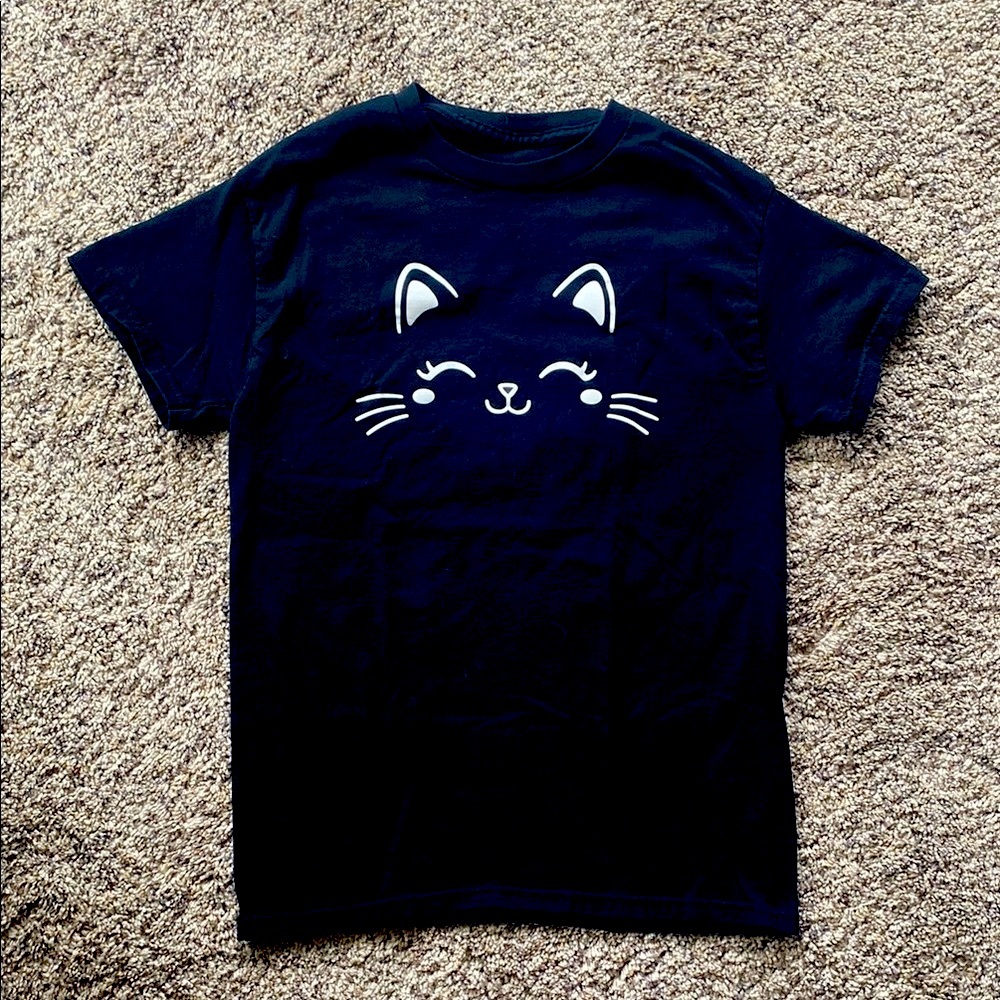 Charming Black and White Cat Face Cotton Tee size XS/S 🖤🤍😻